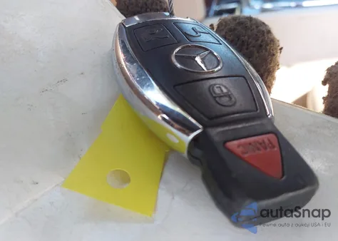 2009 Mercedes-Benz C 300 z USA, uszkodzony, nr VIN WDDGF81XX9R064181